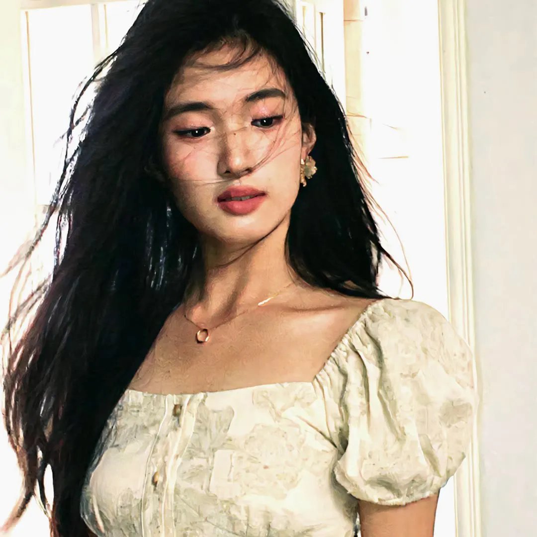 穿条纹衣的男孩
